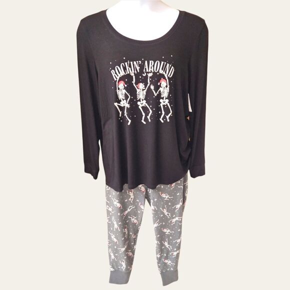 TORRIDβROCKIN AROUND DANCING SANTA SKULLS PJ SETS 3X-4X - Picture 2 of 15